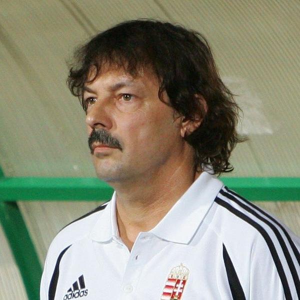 Várhidi Péter