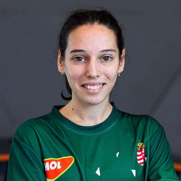 Izsák Anna